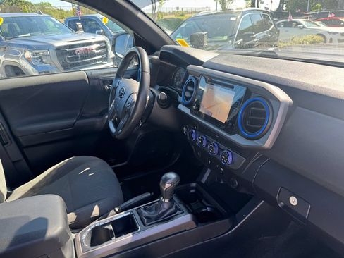 Used 2019 Toyota Tacoma TRD Sport AWD/4WD image 27