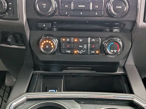 Used 2017 Ford F250 XLT w/ XLT Premium Package AWD/4WD image 30