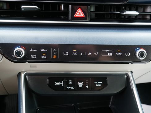 Used 2025 Kia Carnival EX FWD image 23