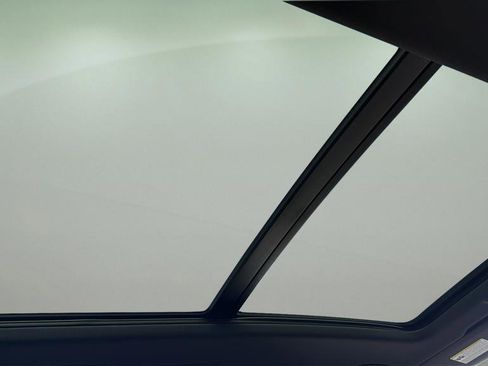 Used 2022 Volkswagen Tiguan SE R-Line FWD image 19
