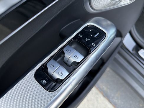 Used 2024 Mercedes-Benz GLC 300 4MATIC image 15