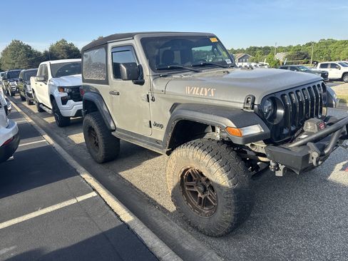 Used 2021 Jeep Wrangler Willys AWD/4WD image 2