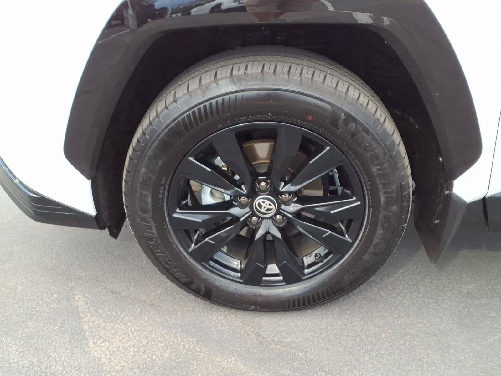 Used 2026 Toyota RAV4 SE w/ Convenience Package FWD image 9