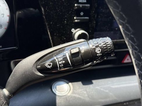 Used 2022 Hyundai Elantra SEL w/ Convenience Package FWD image 25