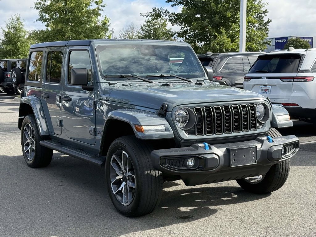 Used 2024 Jeep Wrangler Unlimited w/ Convenience Group AWD/4WD image 9