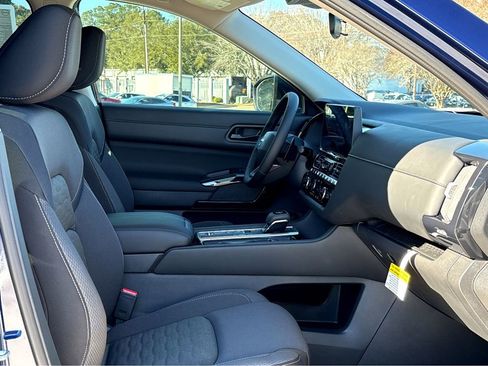 New 2026 Nissan Pathfinder Platinum w/ Cargo Package FWD image 9
