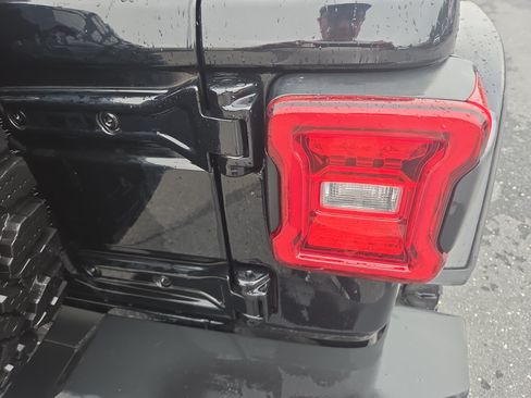 Used 2020 Jeep Wrangler Unlimited Rubicon AWD/4WD image 15