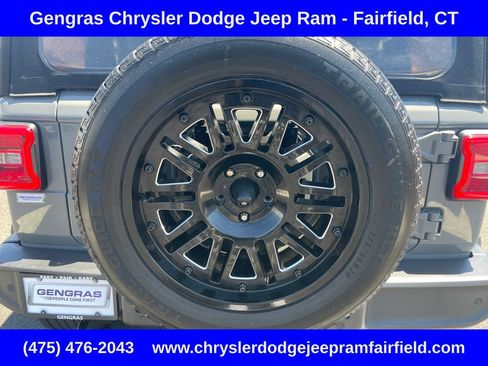 Used 2018 Jeep Wrangler Unlimited Sahara AWD/4WD image 24