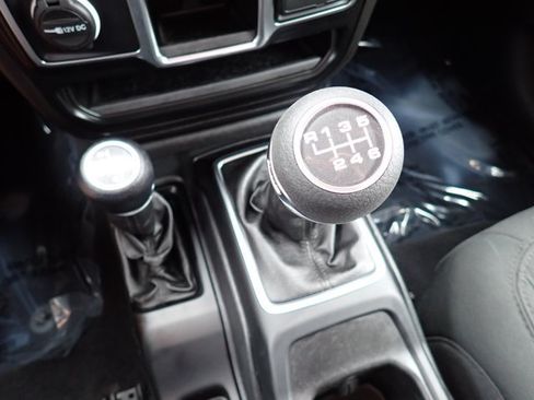 Used 2022 Jeep Wrangler Sport AWD/4WD image 13