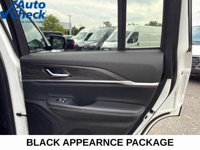 Used 2023 Jeep Grand Cherokee Limited w/ Black Appearance Package AWD/4WD image 28