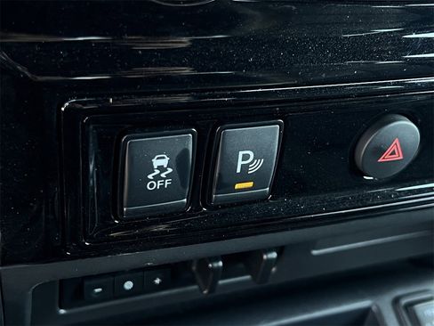 Certified 2024 Nissan Titan SV w/ SV Convenience Package image 21