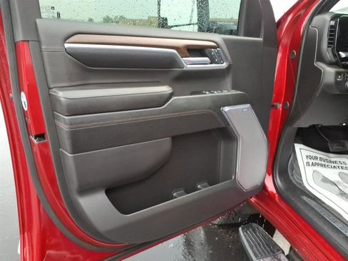Used 2024 Chevrolet Silverado 2500 High Country w/ High Country Premium Package AWD/4WD image 12