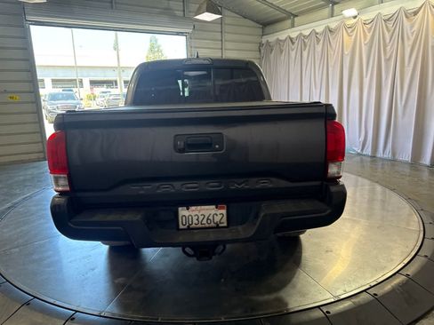 Used 2016 Toyota Tacoma TRD Sport w/ Towing Package RWD image 6