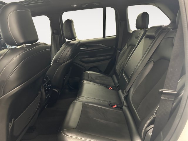 Used 2024 Jeep Grand Cherokee Altitude AWD/4WD image 13