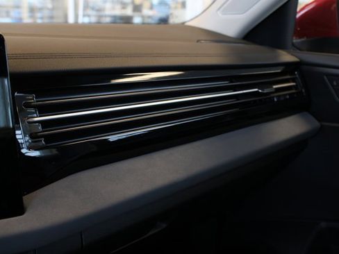 Used 2025 Volkswagen Jetta SE w/ Sunroof Package image 19