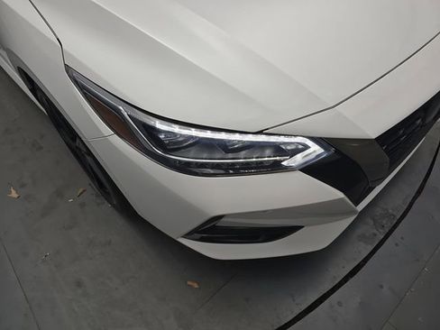 Used 2023 Nissan Sentra SR w/ SR Premium Package FWD image 13