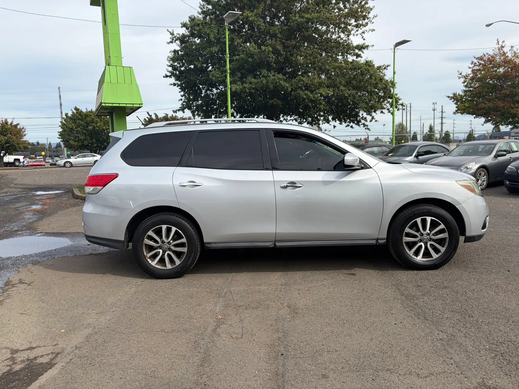 Used 2013 Nissan Pathfinder SV AWD/4WD image 2