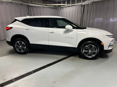 Used 2025 Chevrolet Blazer LT FWD image 8