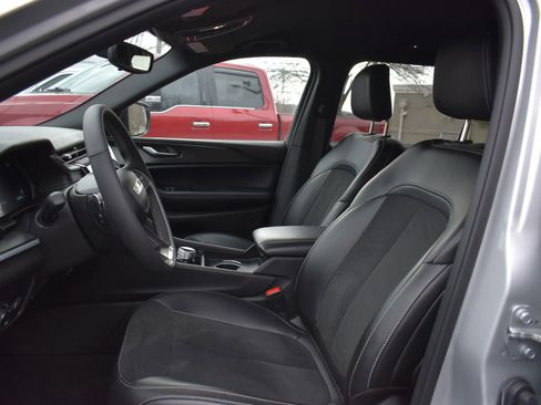 Used 2024 Jeep Grand Cherokee L Laredo image 16