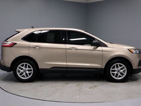 Certified 2021 Ford Edge SE image 11