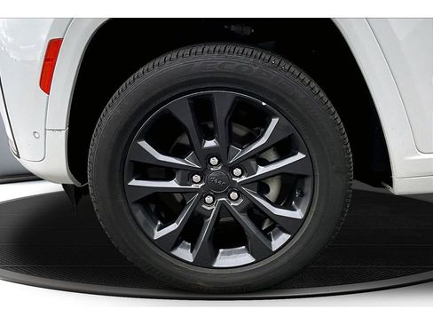 Certified 2026 Jeep Grand Cherokee Limited AWD/4WD image 11