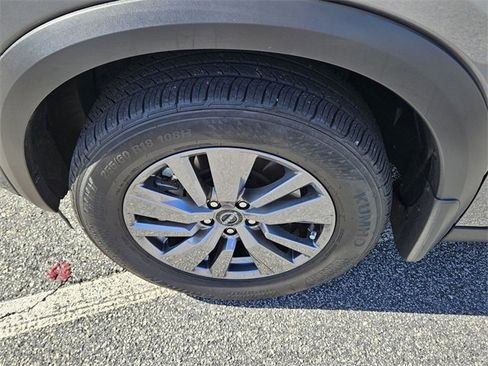 Used 2025 Nissan Pathfinder SV image 18