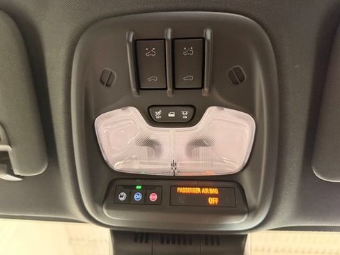 Used 2025 GMC Canyon Denali AWD/4WD image 44