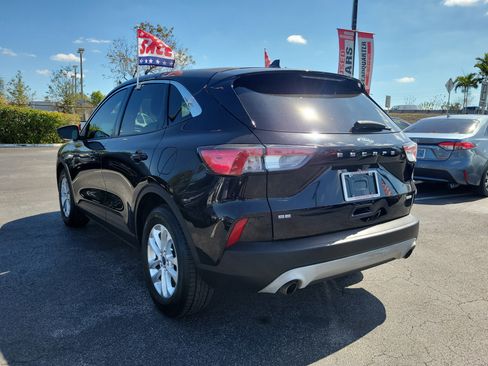 Used 2020 Ford Escape SE image 8
