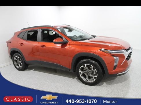 Certified 2024 Chevrolet Trax LT w/ LT Convenience Package image 1