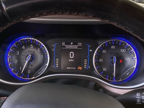 Used 2017 Chrysler Pacifica Touring-L image 12