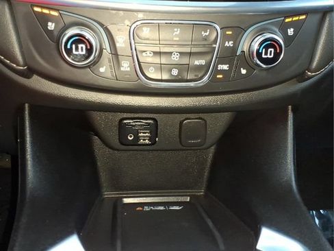 Used 2023 Chevrolet Traverse Premier AWD/4WD image 22