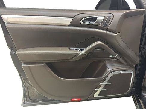 Used 2015 Porsche Cayenne Turbo AWD/4WD image 15
