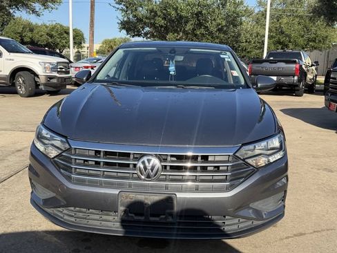 Used 2019 Volkswagen Jetta SE FWD image 2