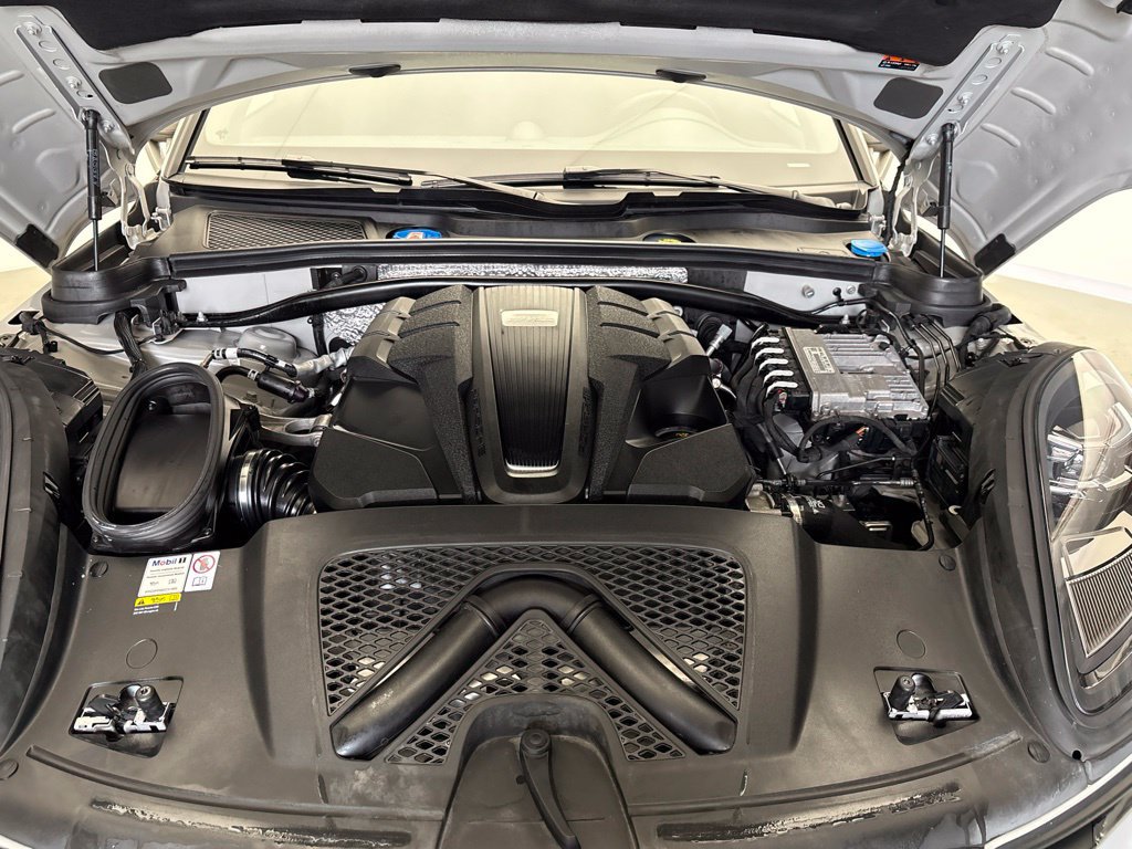 Certified 2023 Porsche Macan S AWD/4WD image 11
