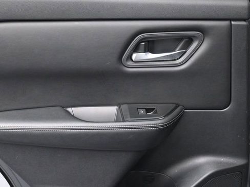 Used 2024 Nissan Rogue SV image 28