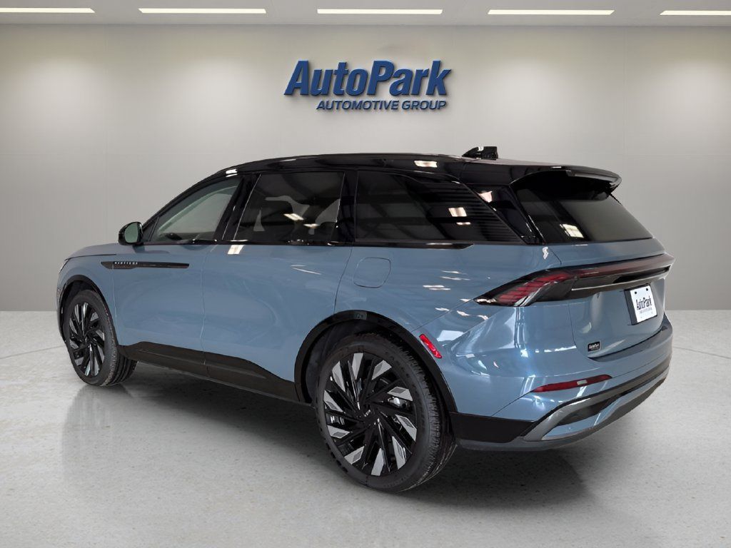 Used 2025 Lincoln Nautilus Reserve AWD/4WD image 5
