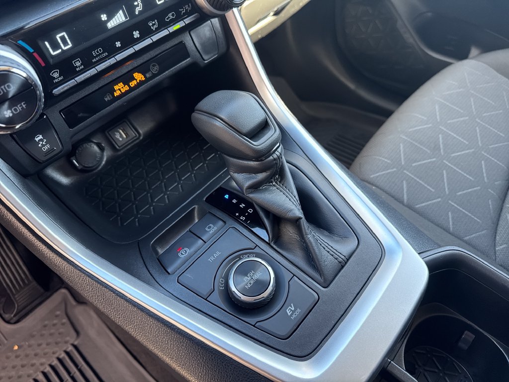 Used 2025 Toyota RAV4 XLE AWD/4WD image 23