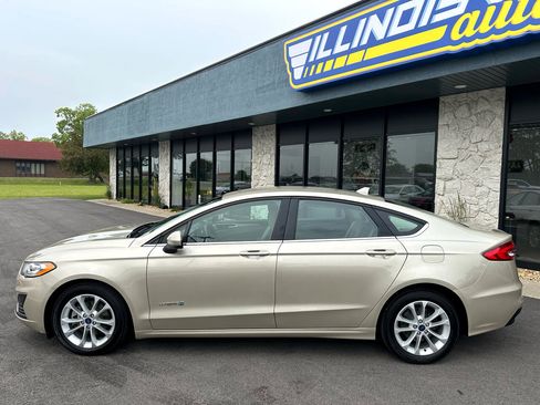 Used 2019 Ford Fusion SE image 4