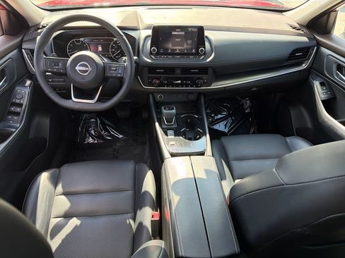 Used 2023 Nissan Rogue SV w/ SV Premium B Package FWD image 15