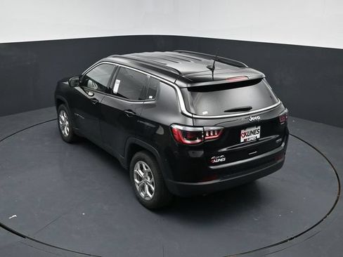 Used 2024 Jeep Compass Latitude AWD/4WD image 16