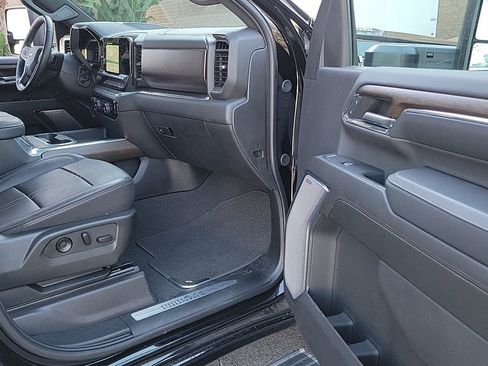 Used 2024 Chevrolet Silverado 2500 High Country w/ High Country Premium Package image 38