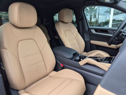 New 2026 Porsche Cayenne Coupe AWD/4WD image 24