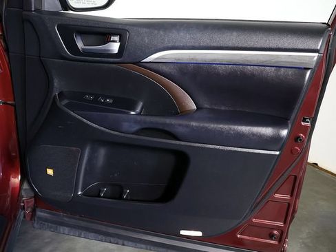 Used 2019 Toyota Highlander Limited Platinum AWD/4WD image 37