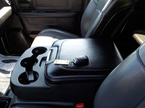 Used 2022 RAM 2500 Tradesman w/ Chrome Appearance Group image 31