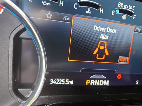 Used 2022 Ford F250 Lariat w/ Black Appearance Package image 12