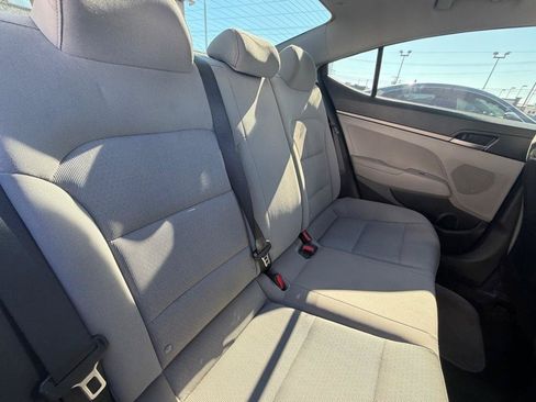 Used 2017 Hyundai Elantra SE FWD image 16