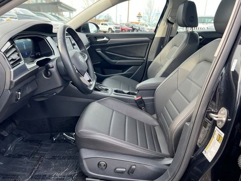 Used 2024 Volkswagen Jetta SE image 11