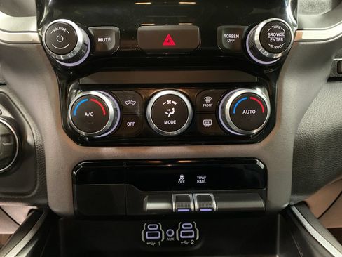 Used 2022 RAM 1500 Big Horn AWD/4WD image 24