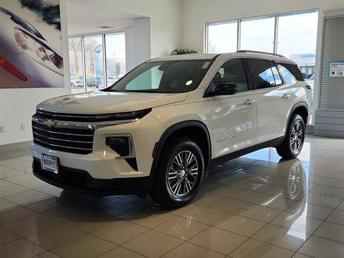 New 2026 Chevrolet Traverse LT w/ Driver Confidence Package image 2
