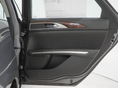 Used 2014 Lincoln MKZ image 39